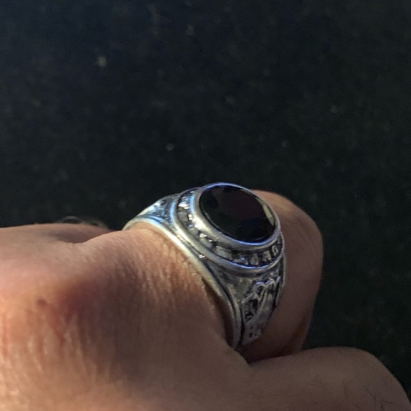 Ring - Picture 3 of 8